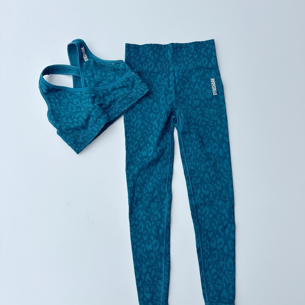 Gymshark Teal Leopard Print Sports Bra and Leggings Set - Picture 2 of 2